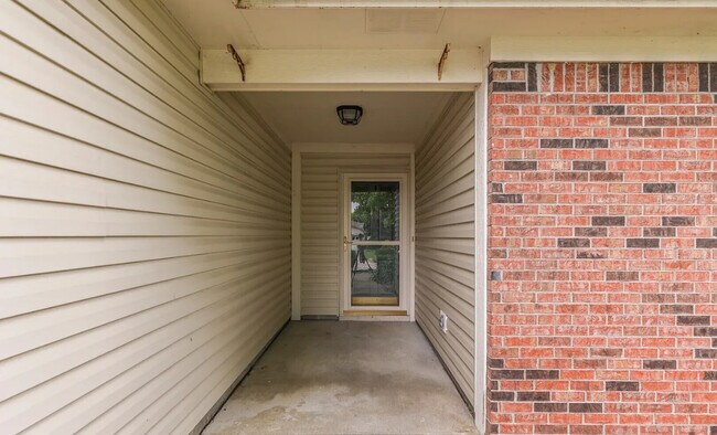 Building Photo - 6010 Rocky River Dr