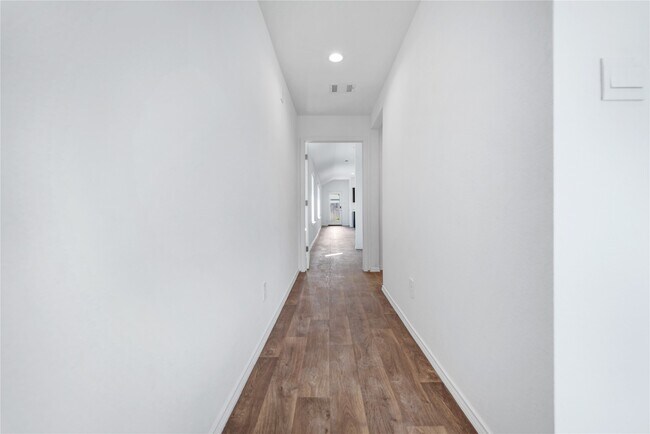 Building Photo - 14634 Cyn Pnes Ln