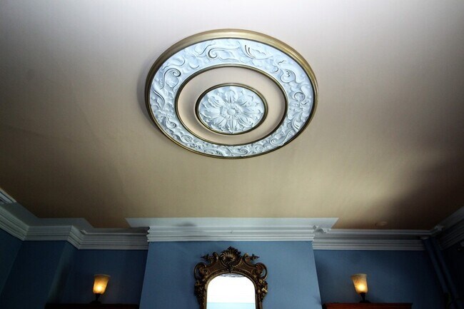 Building Photo - 1011 N Charles St