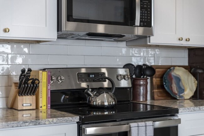 Building Photo - 19620 Ormiston Ave