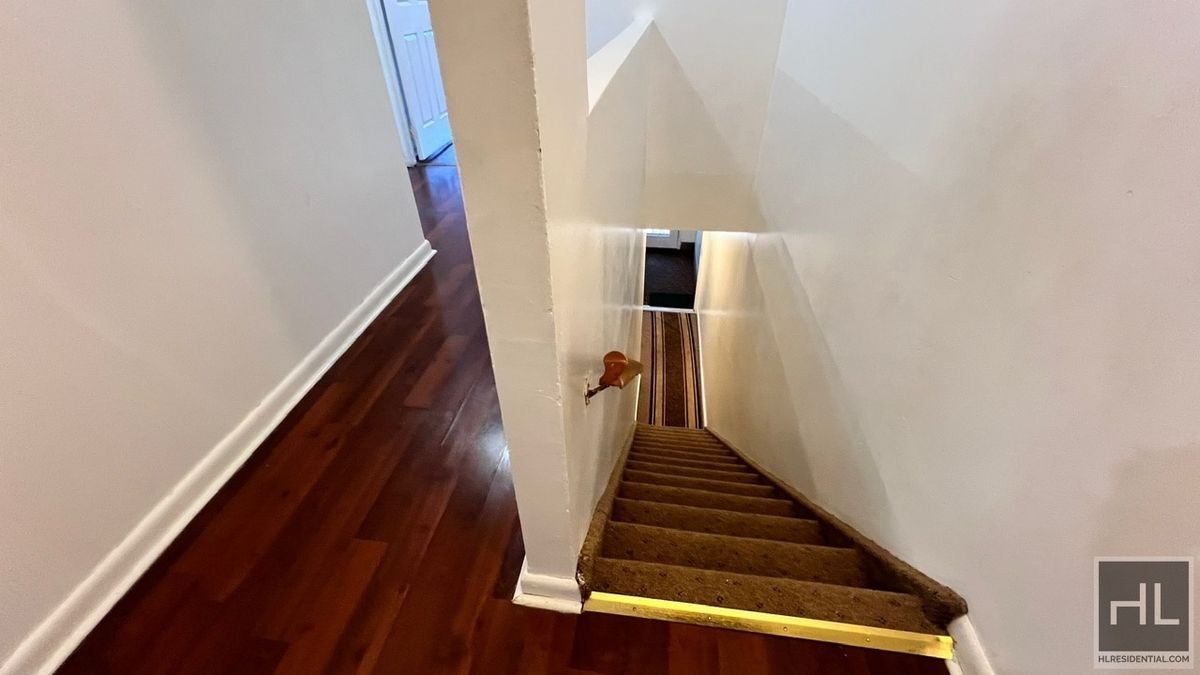 Building Photo - 405 Halsey St