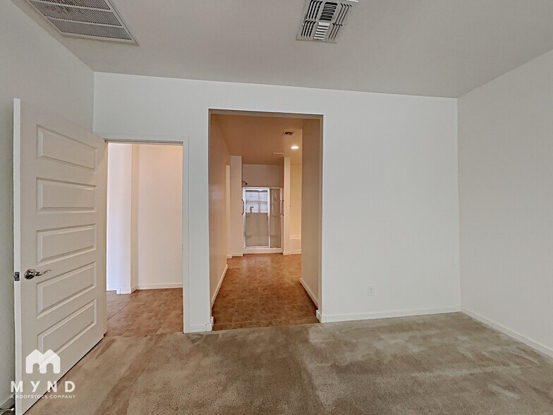 Building Photo - 565 W Tallula Trail