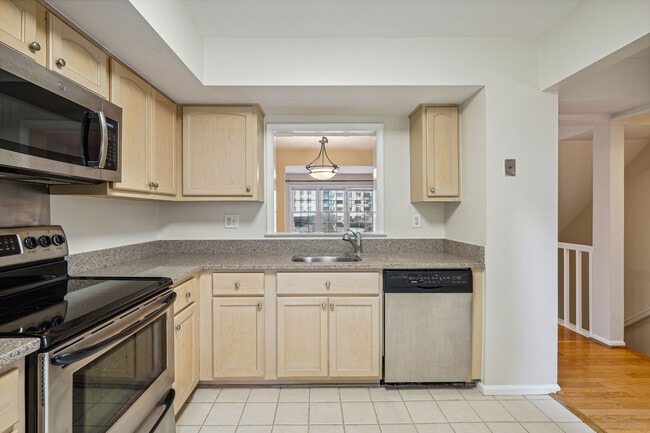 Building Photo - 5407 Grove Ridge Way