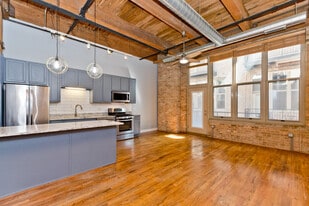 Building Photo - 1500 W Monroe St