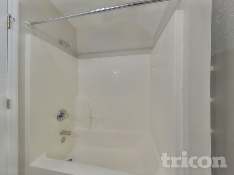 Building Photo - 2636 Danbury Cir