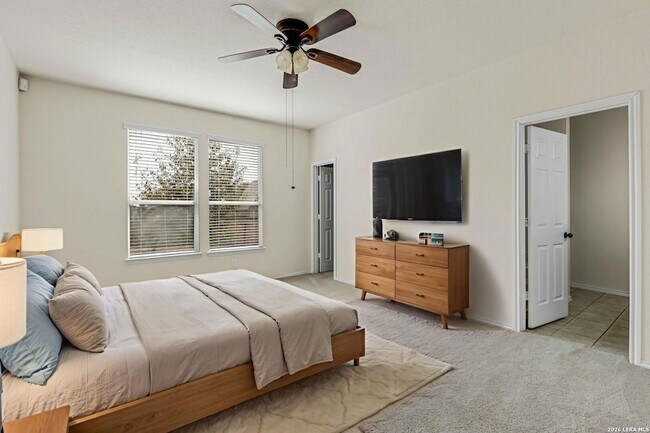 Building Photo - 322 Walnut Crest