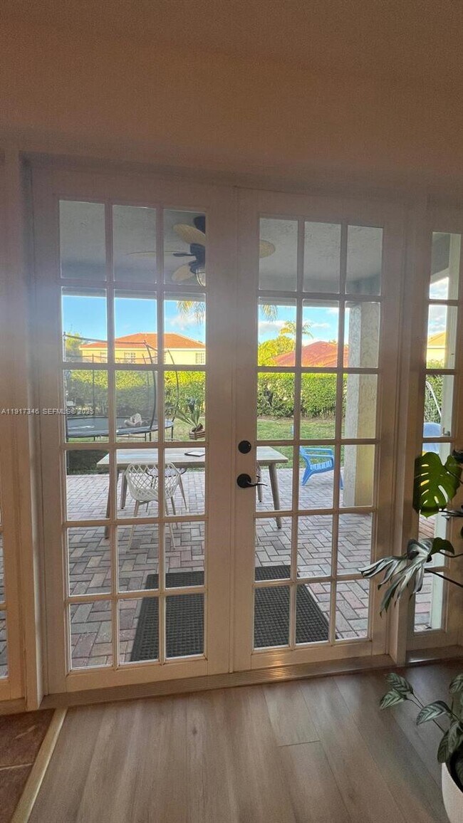 Building Photo - 1546 Sandpiper Cir