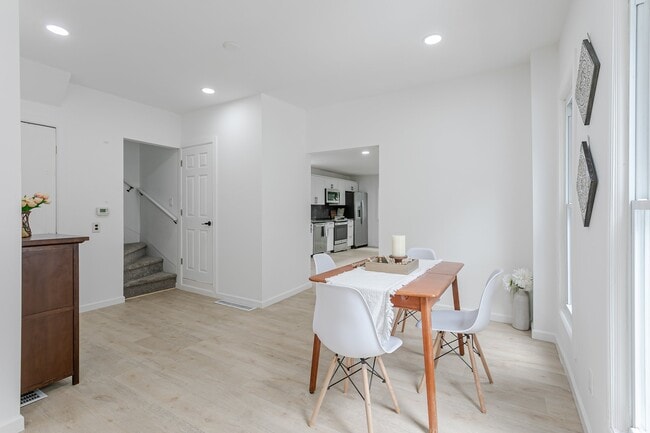 Dining - 270 Benton St