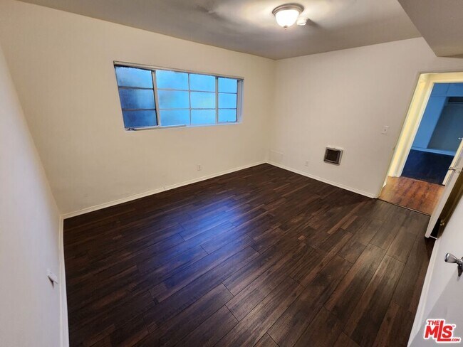 Building Photo - 1013 N San Vicente Blvd