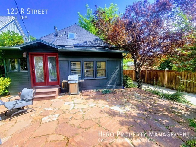 Building Photo - Extremely Desirable Stunning Avenues Home!!!