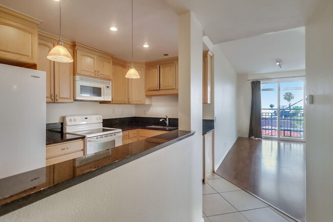 Building Photo - Amazing 2 Bedroom in Bankers Hill