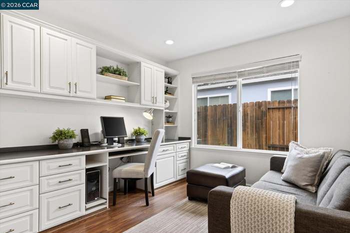 Building Photo - 3409 Loreto Dr