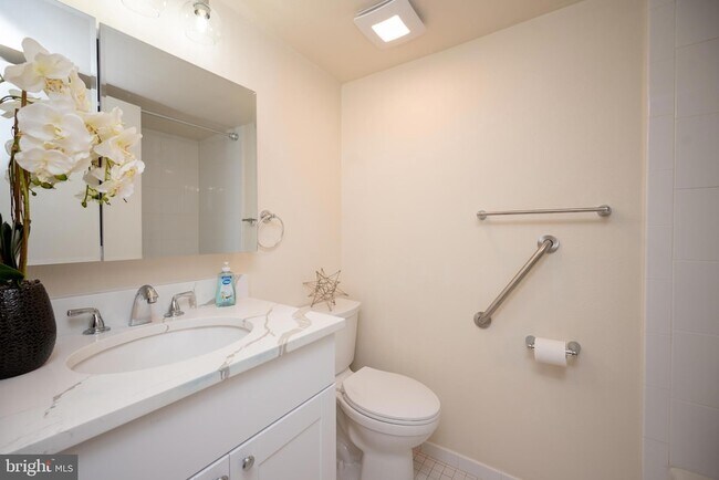 Building Photo - 15301 Beaverbrook Ct