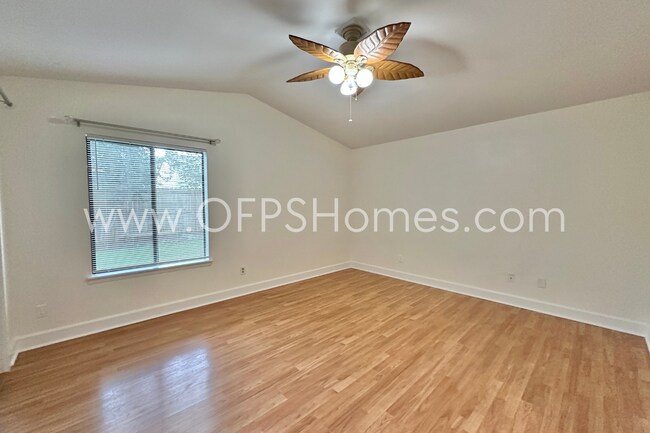 Building Photo - Niceville Renovated 3/2
