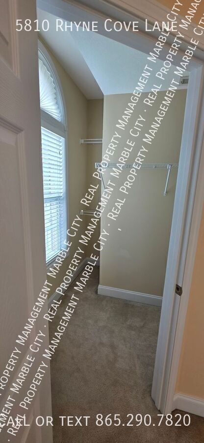 Building Photo - 5810 Rhyne Cove Ln