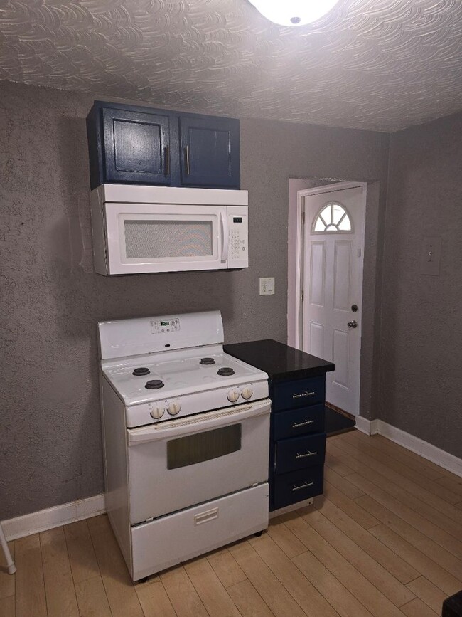 Building Photo - Everything You Need 2 Bedroom Home