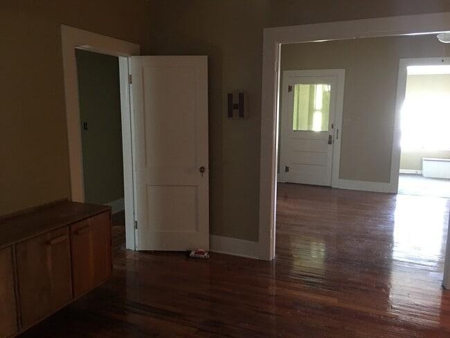 Building Photo - NOT AVAILABLE FOR SHOWING UNTIL MID MAY Home with Beautiful Tuscawilla Park as your yard.