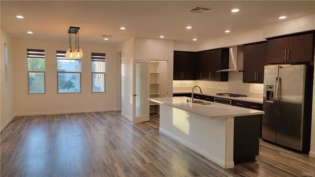 Building Photo - 112 Acamar