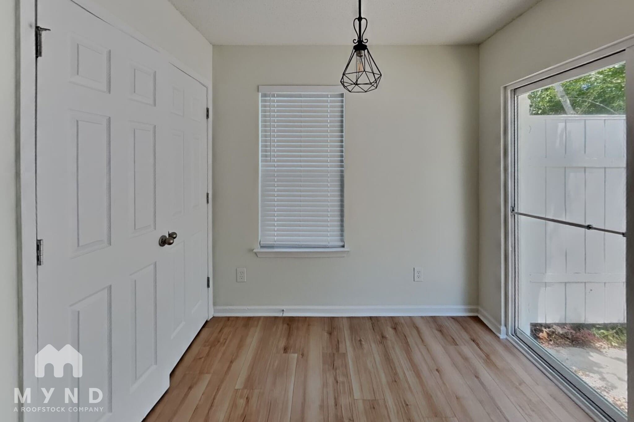 Building Photo - 1848 Mission Oaks St