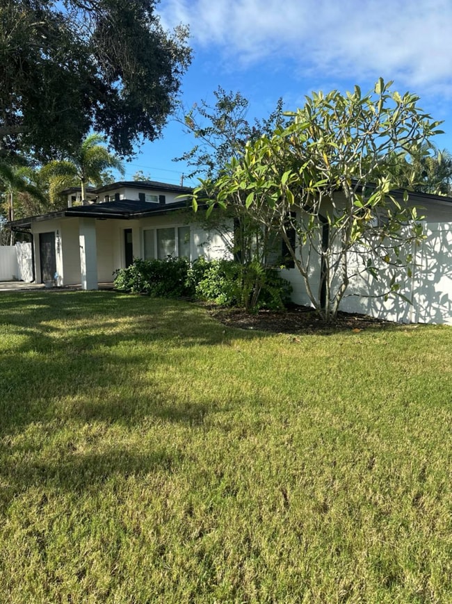 Building Photo - 4390 Maple St NE