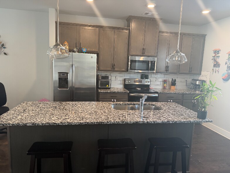 Building Photo - 4762 Sampson Ct.