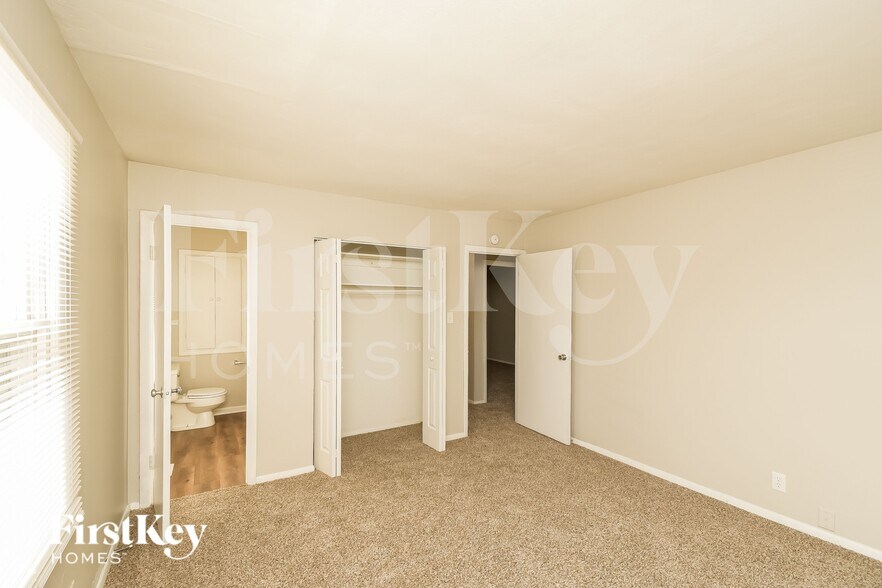 Building Photo - 8308 E 35th Pl