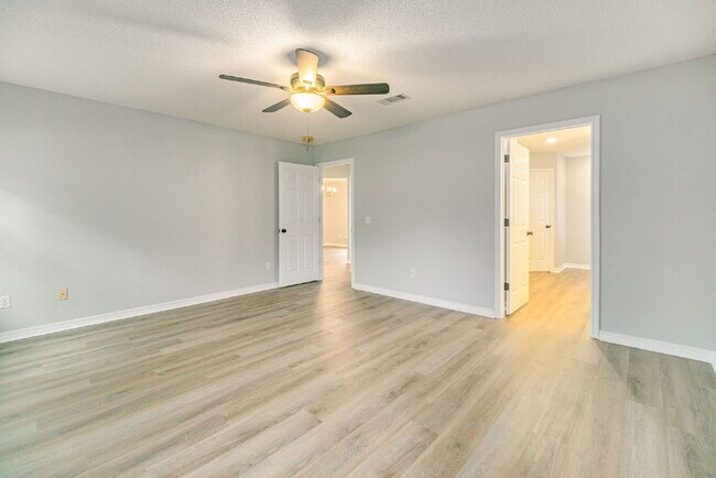 Building Photo - Beautiful property in highly desirable Lilian Woods Subdivision!