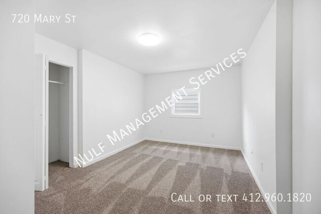 Building Photo - 720 Mary St