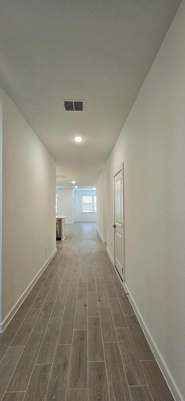 Building Photo - 8442 Bay Oaks Dr
