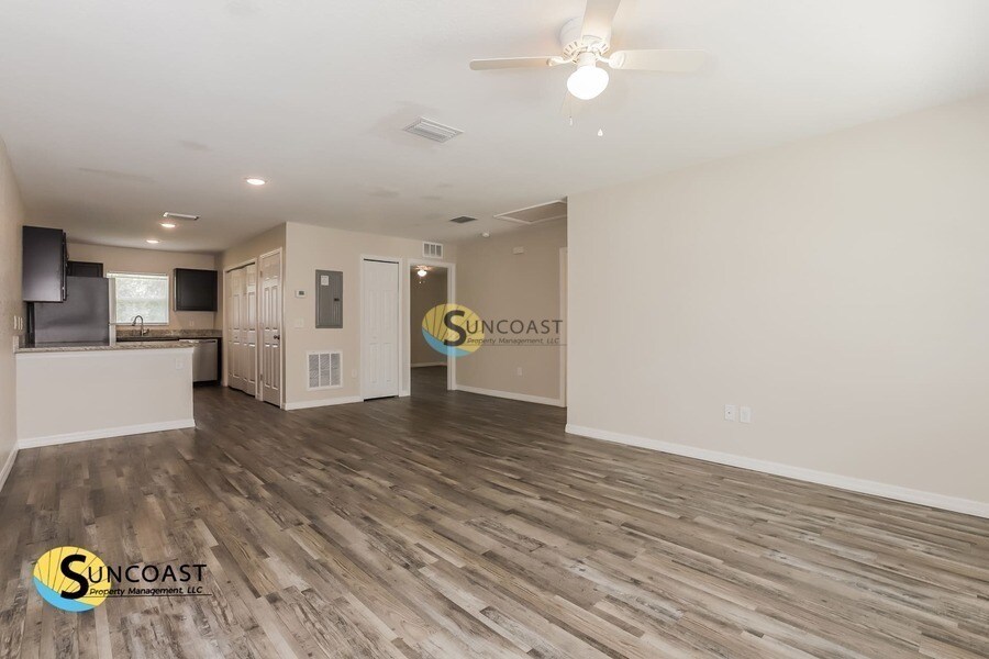 Building Photo - 9021 N Travis Dr