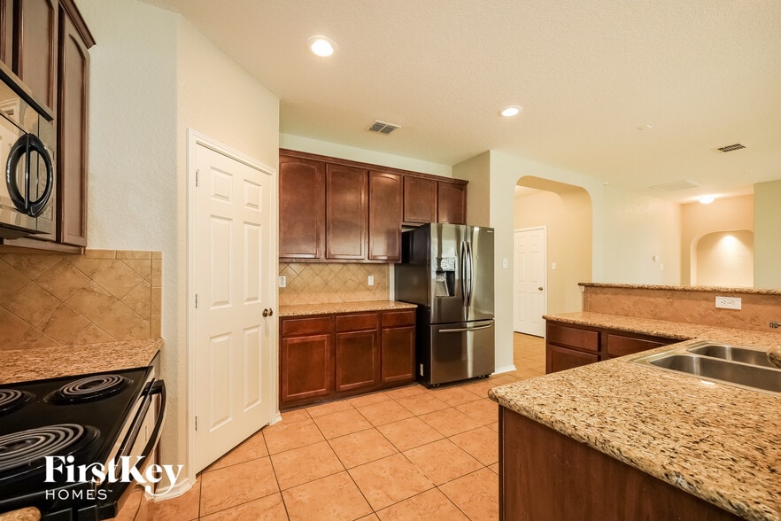 Building Photo - 6203 Palmetto Way