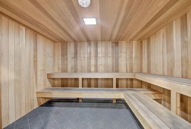 Building Photo - 7076 Huntington Ln