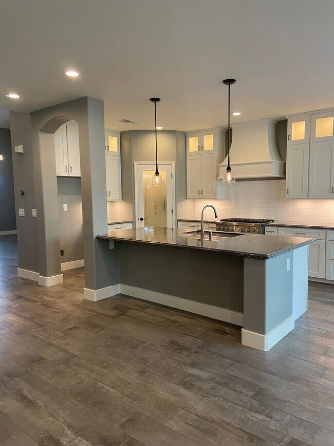 Building Photo - Beautifully remodeled 3 Bdrm+Master retrea...