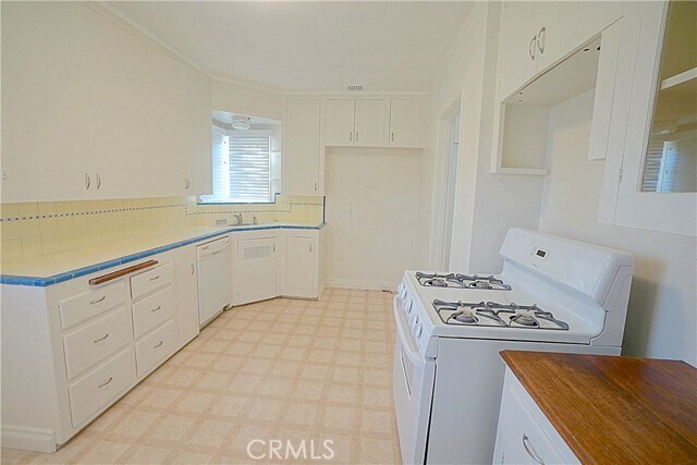 Building Photo - 4285 Oakwood Pl