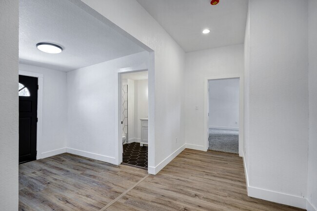 Building Photo - 2425 Monterey St
