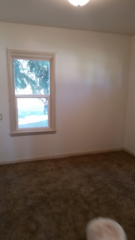 Building Photo - 423 3rd St W