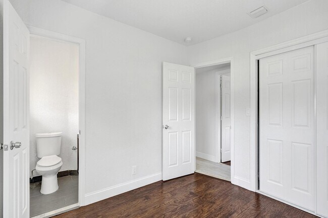 Building Photo - 651 SW 15th St