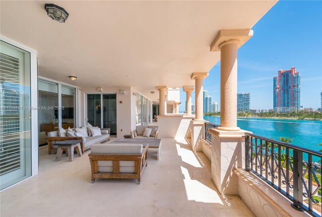 Building Photo - 7143 Fisher Island Dr