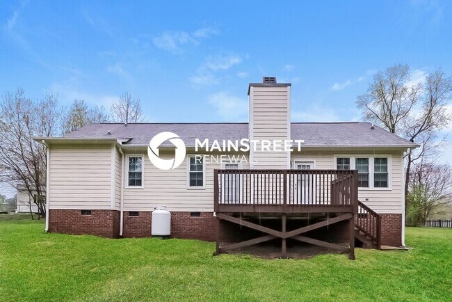 Building Photo - 3 Bedroom Pet-Friendly Home in CLAYTON, NC with Main Street Renewal