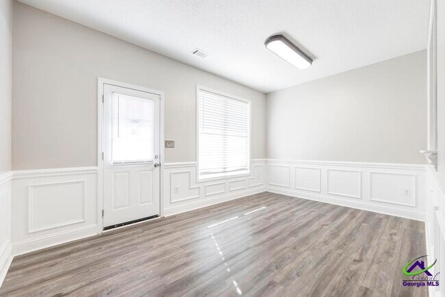 Building Photo - 206 Beau Claire Cir