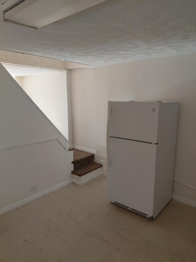 Building Photo - 6 W First St - 6 West First street