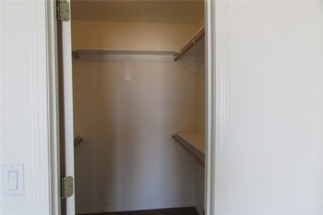 Building Photo - 1523 Ilona Dr