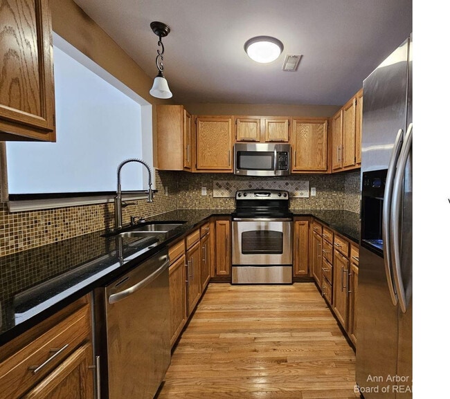 Building Photo - 1493 Silverbrook Ridge Dr