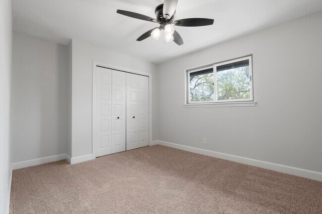 Building Photo - 2401 Lehigh Dr