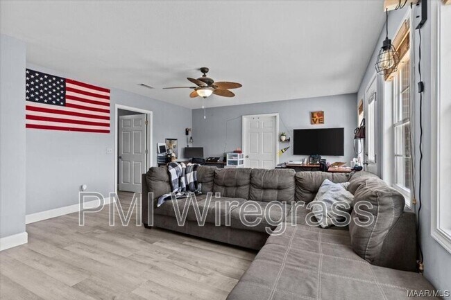 Building Photo - 209 E Mcgowan St