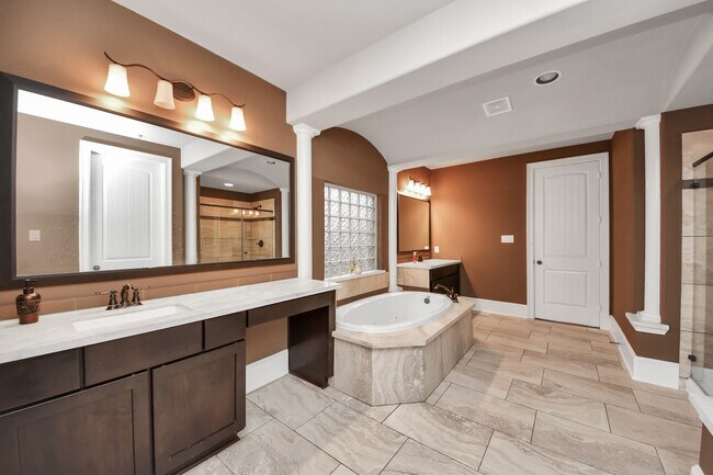 Building Photo - 2895 Ragusa Ln