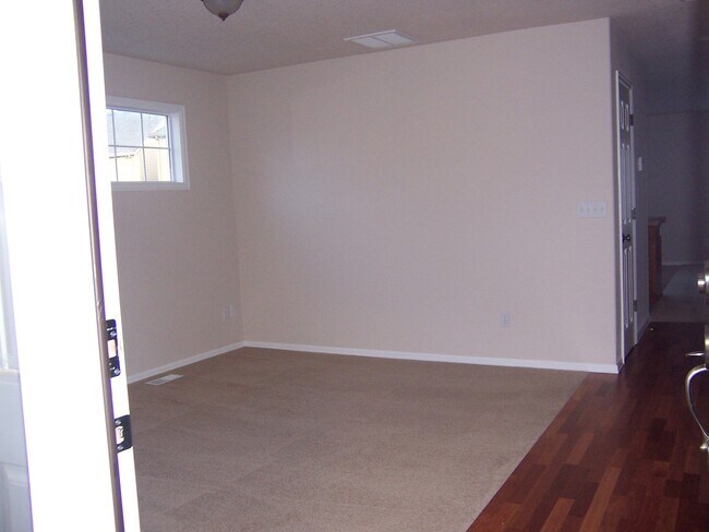 Building Photo - 863 SE Bayshore Cir