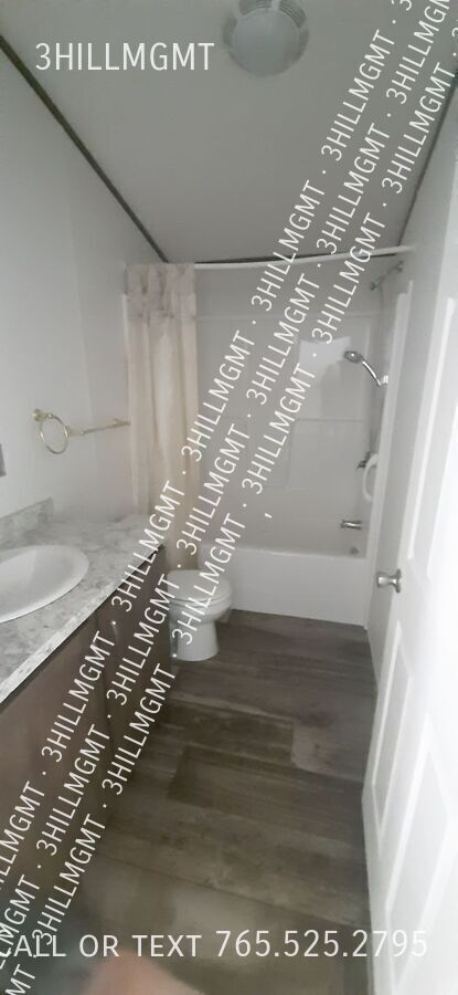 Building Photo - 13088 Crestview Ave