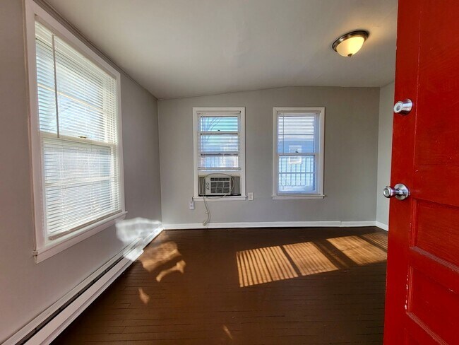 Building Photo - 1117 W 41st Terrace