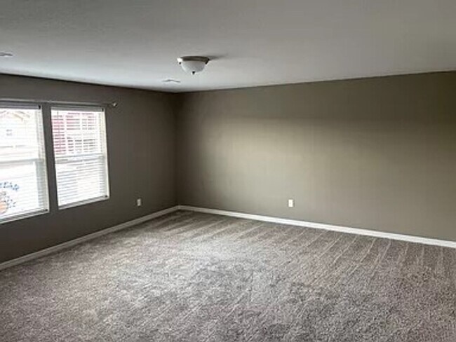 Building Photo - Gorgeous 4-Bed Home in Enclaves at Mountain Vista (D49)